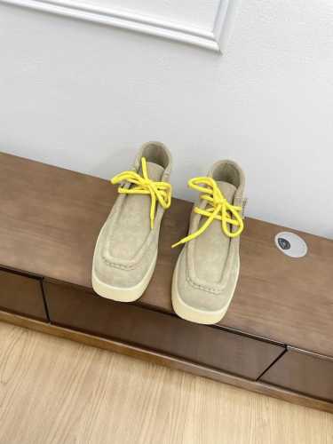 毛里10 下单默认 版本需要 老工厂下单请备注 顶级版本MiuMiu 24ss 秋冬走秀款 厚底系带方头乐福鞋 经常出现在各大时装杂志封面 各路明星、小红书博主