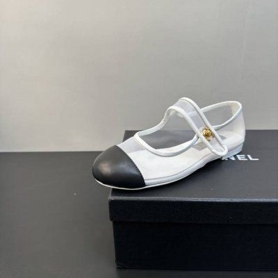 chanel香奈儿经典平底网纱玛丽珍鞋单鞋 外观 经典菱格纹设计搭配标志性的黑金配色 优雅又复古 玛丽珍鞋型自带甜美气质 无论是搭配小香风套装还是简约连衣裙 都