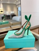 价格p： Aquazzura 菠萝 2025 春夏新品高跟凉鞋。满满的钻，超闪 精致女人必备款太性感了吧！超级显气质的一款。 松紧套脚高跟，简洁别致造型，高挑的
