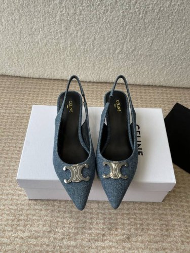 celine 思琳 2025Ss新款凯旋门尖头平底 细跟凉鞋 性感气质尖头 凉鞋干净利落 超显腿细，无论是单穿还是搭配阔腿裤，高街又复古 一起来做Celine女