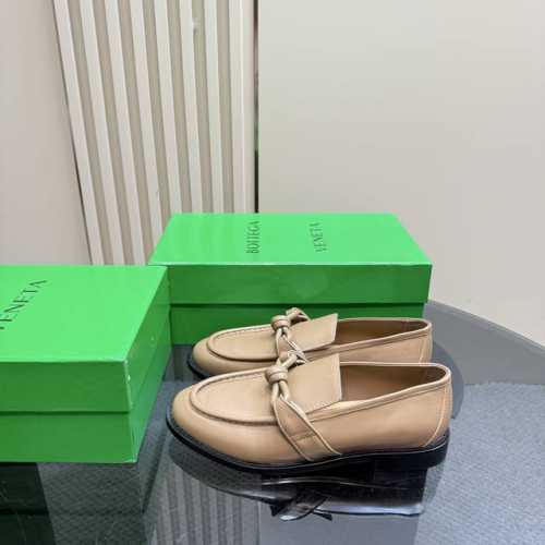 纯色 做旧擦色工艺 BOTTEGA VENET*女士Astaire乐福拖鞋 原版一比一做法 一致结绳皮扣卡其色 当今流行的又一趋势 天花板啦最全色百搭 精致平底
