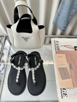 顶级品质 * Riviere棉绳夹趾凉鞋 原版购入代购级别 -宝石款 材质与工艺 原版织物 牛皮革面料 鞋面饰有宝石装饰 鞋垫与鞋跟饰有丝印徽标 星星图案纹路橡