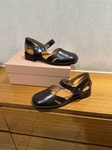顶级品质 P390 Hereu西班牙手工坊25Ss方头罗马凉鞋 Hereu这款极简风凉鞋是皮革和编织拼接的做法，设计非常的有新意、既清爽又满满的法式复古风～上脚