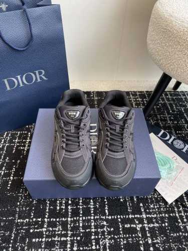 代购级 Dior B30 迪奥最新火爆情侣休闲鞋 撞脸NB？现已是D奥B30 时代 顺应复古市场趋势的 Dad Shoes 风格鞋款！ 鞋舌上的Dior标志，也