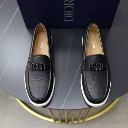 出厂价Pp： 品牌：迪奥Dior 标准码：男码38 44 45可以定做 等级：官网同款 材料：原版牛皮拼接 牛皮内里 原版Tpu耐磨柔软大底 款式类别：休闲运动