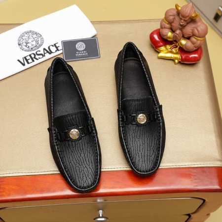 工厂价 Versaec 范思哲 新款男士休闲套脚鞋香港专柜同步，品牌专属扣饰，奢华生动色彩更为鲜艳绚丽，完美体现立体感材质：顶级意大利进口牛皮，极为亲肤舒适，触 - 点击图像关闭