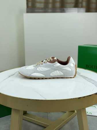 工厂p价p 实价 Bottega Veneta全新Orbit 运动鞋情侣款 该鞋款灵感取材自90 年代运动鞋的鞋型轮廓 其特色在于网状纹理的应用以及交叉覆盖的异 - 点击图像关闭