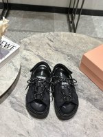 miumiu 缪缪25春夏新款魔术贴罗马绑带厚底松糕凉拖鞋 上脚舒适百搭 轻松驾驭 不累脚轻松搭配任何衣物 材质做工均和原版一致 原版防滑底 码数:35-39