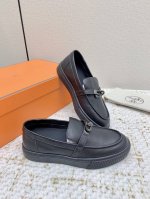 女 男 高版本 Hermes爱马仕经典情侣款#扣休闲小白鞋滑板鞋 完全不会撞鞋 充满未知的爱马仕 很少出平底休闲鞋而且是搭配经典镀钯Kelly鞋扣的款式！让人一