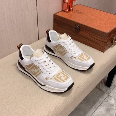 新款: 厂价: 芬迪fendi* 最新爆款休闲鞋，顶端品牌奢侈～代购，顶级～质量。鞋面選用进口透气牛皮搭配材质透气羊皮垫脚 精细做工。原版个性时尚柔软橡膠耐磨防
