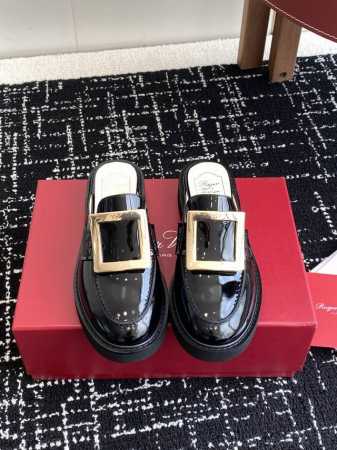 代购级400 Roger Vivier 新款方扣半拖鞋 进口皮料手感特别好，并且在保持皮料柔软细腻的同时又会让鞋子整体非常立体 整体非常有型 钻扣鞋面进口环保牛 - 点击图像关闭