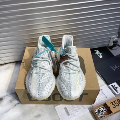 出厂340 冰蓝天使 款号：3043原厂级 Adidas Yeezy 350 官网同步 德国“Basf”巴斯夫原料，阿迪达斯指定“宜丰”发泡厂原底；2、阿迪达斯