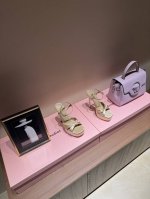 Saint Laurent 圣罗兰YSL专柜主打款防水台凉鞋 全新系列后带方扣高跟凉鞋 ！ 尖头高跟拖鞋淡淡的夏日里怎么少得了一双仙女鞋各种小裙子搭配起来 完全