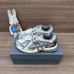 顶级版本New Balance 1906A 系带圆头耐磨 低帮跑步鞋男女同款灰色。 货号: M1906A D包装:全套得物配件加固得物盒包装！ 码数:36-45