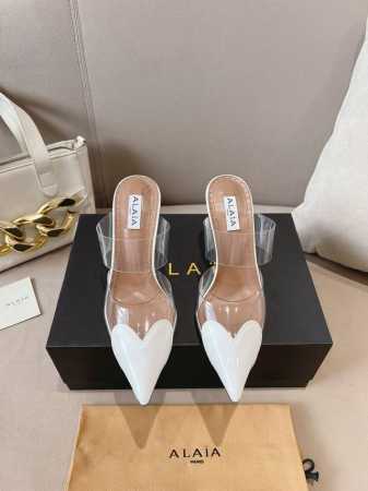 高版本出厂350 独家新品 Alaia 阿莱亚24Ss 走秀款爱心高跟鞋 最近超火的一款高跟鞋 章小蕙同款 人气超高的一款高跟鞋 浪漫又迷人 舒适百搭配上不同款 - 点击图像关闭