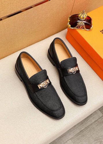 商品商标 Hermes 爱马仕 休闲皮鞋 正码码数: 38-44 45.46.47订制 商品材料 精选 进口布料鞋面+经典五金扣 进口水染牛皮内里 强烈立体视觉