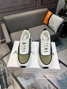 g I V E N C H Y 纪梵希新款 专柜同步 人手一双 不容错过 专柜买版 完全1:1 开模定制顶级版本 原版展示提供对比 让大货做到和原版0区别 实物