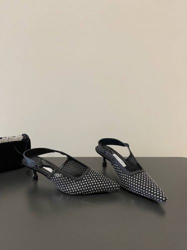 jimmy Choo 最高品质 最新真丝烫钻 网面 单鞋 同步专柜 主打精致 舒适度休闲 甜美 无解风都轻松满足 Blingbling 迎面扑来高贵典雅的气息