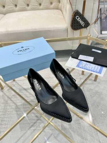 PRADR 普拉达 上新出厂价 进口真皮底 仿真皮底 Prad* Raf simons x 2024 aw 时装周最新最火T台走秀系列款 鞋面：进口真丝面 内里