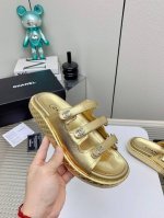Chanel香奈儿小香魔术贴沙滩拖鞋25ss 春夏新款;专柜最新款，上脚依然让我心甘情愿剁手入，四季搭配都无敌了，，超级推荐鞋面：进口混种羊皮内里：羊皮大底：橡