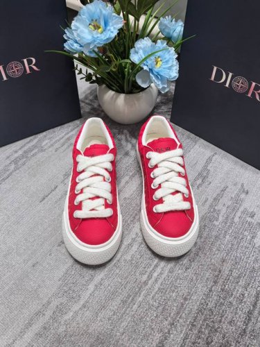 橙子出厂价p dior 迪奥 B33运动鞋 滑板鞋 低帮休闲鞋板鞋 情侣款 采用迪奥灰牛皮革精心制作 侧面饰以同色调 Cd Diamond 图案帆布镶片 cd