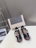 380 Sftm X Adidas 阿迪联名款复古阿甘鞋Jennie同款 这双鞋改变了之前印象中的阿甘鞋单一的设计风格 保留着原本的造型 细节点缀上非常符合当下