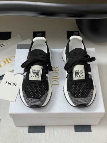 新款迪奥Run'n'dior 运动鞋网眼织物休闲鞋跑步鞋 简约超级百搭. 鞋面搭配 Logo布标.上脚完美奢华可任意搭配春夏秋冬服饰. 上脚更是舒适！ 原版开模