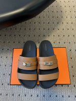 Herme* 爱马仕 二舅拖顶级上新 每年必备的H拖今年还加了新色，美到无法言喻 绝好的穿着舒适感可是经典必备，各种风格搭配都Hold的住！材质：进口定制全山羊