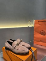 爱马仕 HerméS 乐福五金扣件单鞋 高品 原版工艺 粉色牛绒 黑里 款式经典 简约 此款主要对比的就是工艺 品质 爱马仕 HerméS 夏天开始不一样的夏天