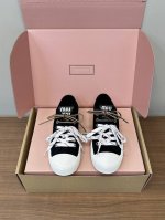 顶级版本 miumiu 缪缪2025新品刺绣帆布鞋 单鞋 顶级原版面料质感满满 搭配经典字母刺绣 刺绣Logog立体饱满 瞬间点亮整体造型 辨识度Up Ip超轻