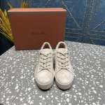 Loro Piana 系列休闲鞋推出 此系列以羊京皮为主，优雅低调奢华。时尚性与皮料实用性同样兼具依然全网最高品质。 ①鞋面：羊京皮 ②内里：羊皮 ③大底：原版