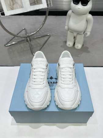 出厂价 ，Prada 225普拉达新品，实力来袭！众多网红同款，时髦百搭Nice单品，意大利专柜代购原版鞋开发，1比1照足原味复刻。今年的主题就是不被定义 通过 - 点击图像关闭
