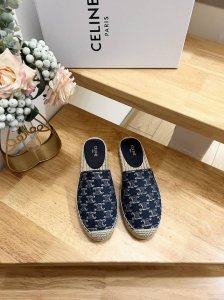celine 赛琳 顶级代购货，最高版本，密头拖鞋 渔夫鞋 专柜 早春 新款 Celine字母渔夫鞋系列， 爆款单鞋，上脚很美。 购入正品原版Build。 正品