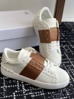 代购级 Valentino 经典升级 低帮绑带运动鞋、休闲鞋 男士女士真皮板鞋华伦天奴运动板鞋简直太棒了 时尚潮流炫酷+经典复古，情侣款最新时尚运动鞋系列都有货