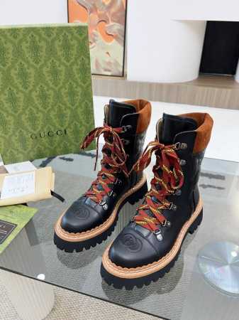 出厂价Pp： 元 秋冬Gucci 8寸踝靴原版开模 双G电绣鞋头 彩色鞋带搭配、高级感十足 面料：牛皮、 哑光开边珠 内里 垫脚：高端杏色牛里 Tpu大底 跟高 - 点击图像关闭