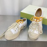 高品质 Marni玛尼，2025 Ss 网红爆款，淘宝，实体店爆单款！ 这款鞋子线条很流畅 鞋头圆得有点浮夸，但你试穿一下就知道了，这个又厚又圆得鞋子，竟然会非