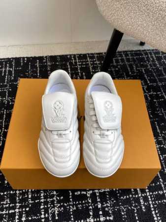 代购级 25Ss 春夏季新款 情侣同款球鞋 穿上就是时髦精 这款 Footprint Soccer 运动鞋于2025春夏系列时装展中亮相，是Pharrell W - 点击图像关闭