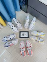 出厂价p Givenchy 纪梵希 高端版本 专柜同步发售鞋面：意大利进口品牌Logo印花布匹 尽显奢华，羊皮内里加上双层组合，脚感舒适，鞋底：原厂特供气垫Tu