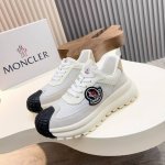 moncler 蒙口男士系带休闲运动鞋，具有舒适防滑性能，采用一体成型进口飞织科技面料制成，兼备创新、功能性与图形细节于一体，诠释潮流时尚。大底采用Tpu+橡胶