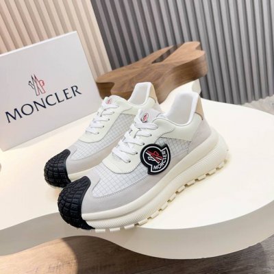 moncler 蒙口男士系带休闲运动鞋，具有舒适防滑性能，采用一体成型进口飞织科技面料制成，兼备创新、功能性与图形细节于一体，诠释潮流时尚。大底采用Tpu+橡胶