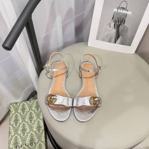 橙子出厂价p gucci 古驰2025新款 经典一字带搭扣平底凉鞋 时装周新款 小红书抢先热搜 凉鞋经典 古驰专属 码数 35-42