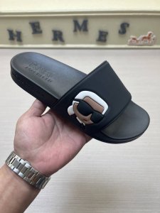 实价 Karl Lagerfeld 老佛爷 经典原单版本 卡尔 拉格斐；男士拖鞋，最新法国专柜同步发售，鞋底：原厂特供原版底，码数Size：38-45 颜色：多