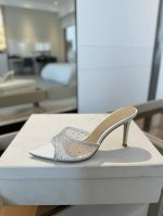 价格： Gianvito rossi 2025 新款拖鞋顶级版本，代购品质！施华洛奇水钻尖头高跟拖鞋，宛如从童话中走来的仙履。施华洛奇水钻璀璨耀眼，如同繁星点点