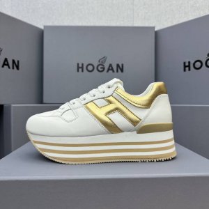 hogan 度假系列新款顶级版现货发售 松糕厚底顶级版 都市新潮休闲风 各明星 博主推荐 时尚百搭风格百变！原版楦型 原版大底一比一为你打造 值得推荐！ 鞋面采