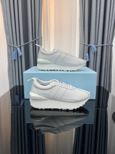 出厂价：全皮 高版本，颜色齐全 Lanvin 浪凡情侣款男码女码春夏最新颜色，复古休闲慢跑鞋，原版开发，套楦工艺。 面料：尼龙+牛皮， 垫脚：牛皮 码数： 尺码