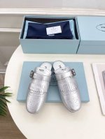 PRADA 普拉达 25 2025春夏新品 专柜走秀款复古流苏半拖鞋乐福鞋系列鞋面：原版高定制牛皮 内里：进口混种羊皮里大底：原版开模防滑大底跟高：平底 鞋码: