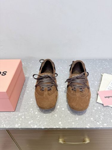 Acne Studios 24Fw 丹宁牛仔布 芭蕾舞鞋 休闲 运动鞋 原版购入开发 做货 绑带鞋重新构想了芭蕾舞鞋的轮廓，采用牛仔风格的饰面和后部的装饰性系带