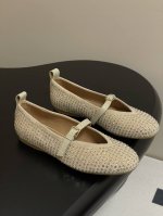 Jw Anderson 25S早春新款满钻玛丽珍芭蕾舞鞋水钻平底单鞋 黑色钻款有点像Alaia的款式，鞋型相比会秀气一点，慵懒随性轻盈柔然脚感舒适，随意搭配都很