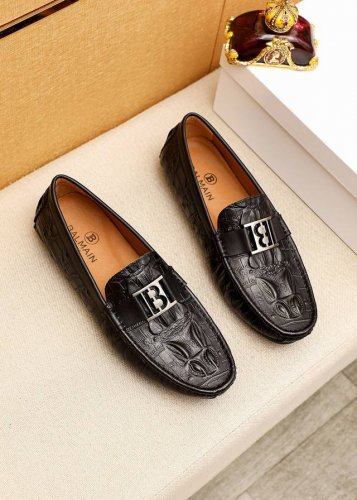 商品商标： Balmain 套脚鞋 正码码数: 38-44 45.46订制 商品材料：头层牛皮鞋面，进口猪皮内里。原版大底 颜 色:1色可选