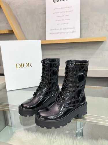 高版本出厂皮里 Dior*迪奥D家2024ss秋冬新品短靴，经久不衰的绑带短靴，搭配压线工艺，彰显经典设计，市场顶级版本 采用柔软的牛皮制作，打造休闲又不失优雅